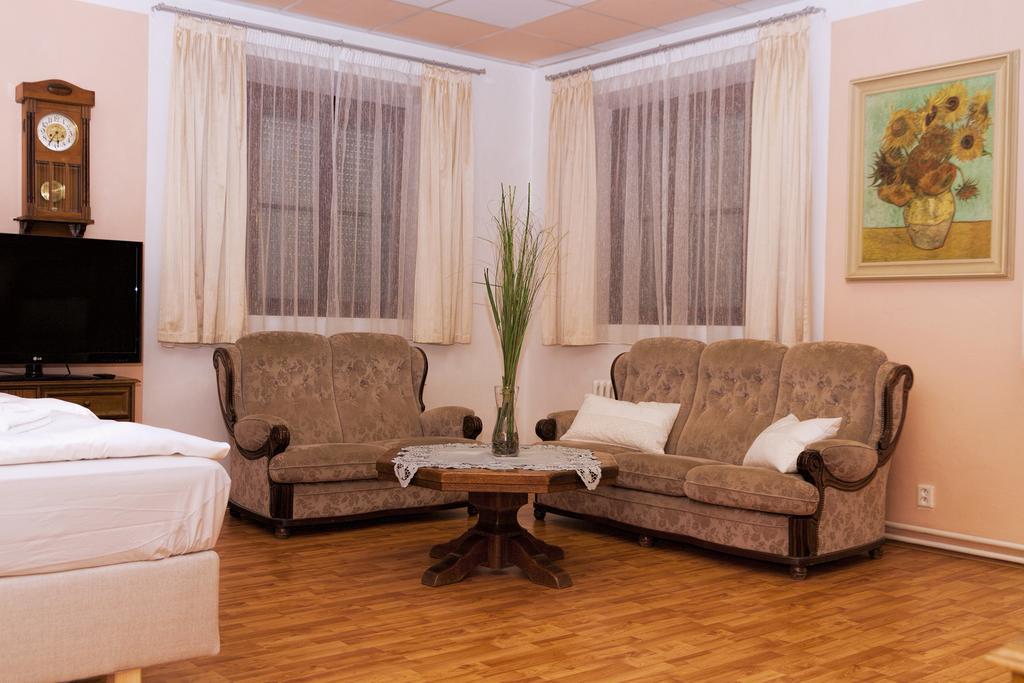 U Heligonky Hotel Brno Buitenkant foto