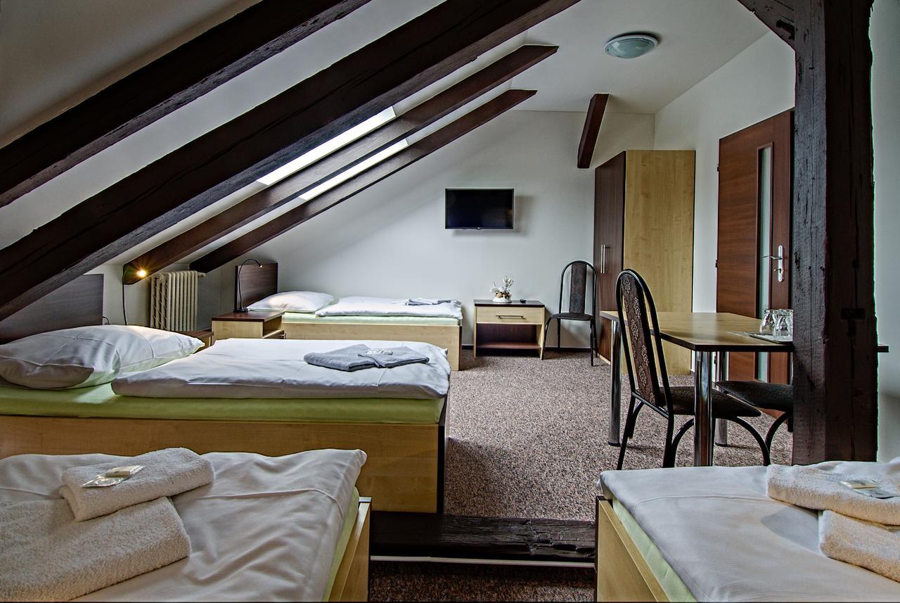 U Heligonky Hotel Brno Buitenkant foto